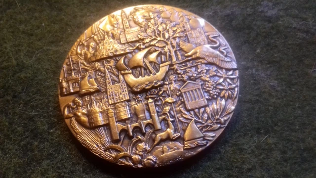 MEDAILLE en BRONZE, d'après UNE MONNAIE ANTIQUE (37