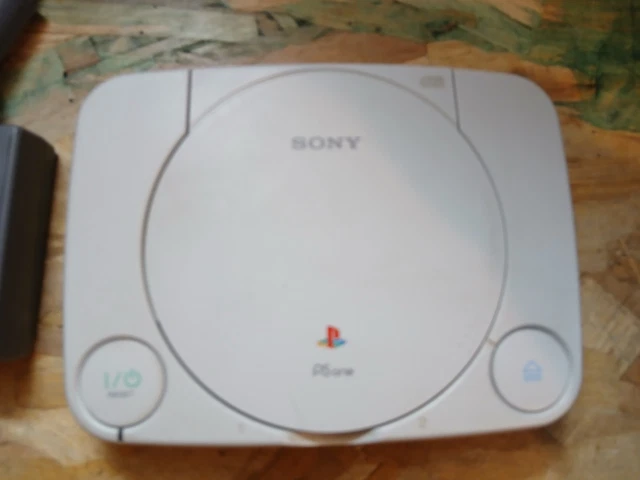 CONSOLE SONY PS One / PlayStation / Avec Câbles Alimentation Et Video + V-Rally EUR 39,99 - FR
