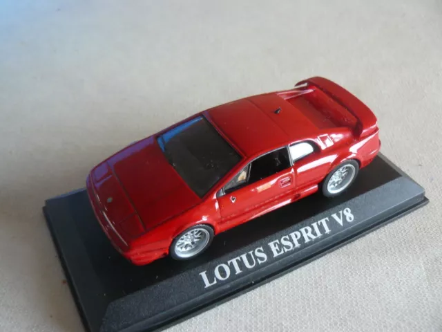 Lotus Esprit V8      1/43 Atlas sur socle