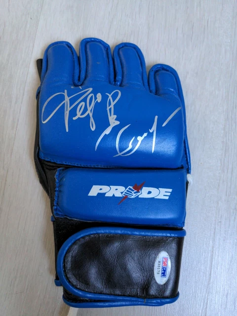 Fedor Emelianenko Signed Pride Glove PSA Cert Fedor Emelianenko Signed Pride Glove PSA Cert