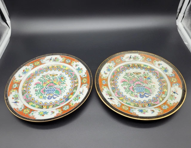 Chinese Early 20th century hand painted plates Famille Rose Pair