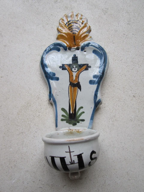  Très Beau Bénitier en Faience de NEVERS XVIIIème marqué IHS .
