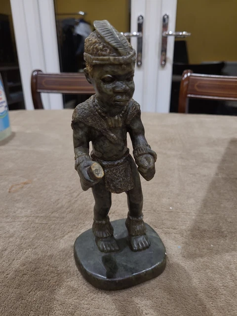 Maschio scultura africana, difetto, fatto di verdite? Firmato N P Tandi?