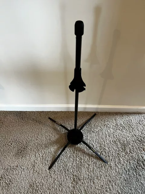 Hercules Horn Stand