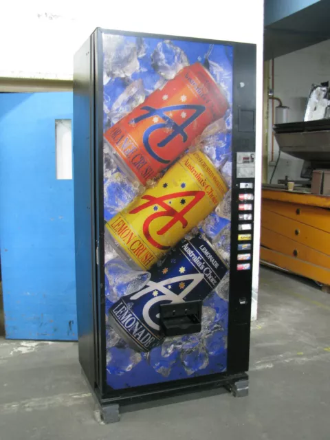Large Can Drink Vending Machine - Dixie-Narco DNCB 440M