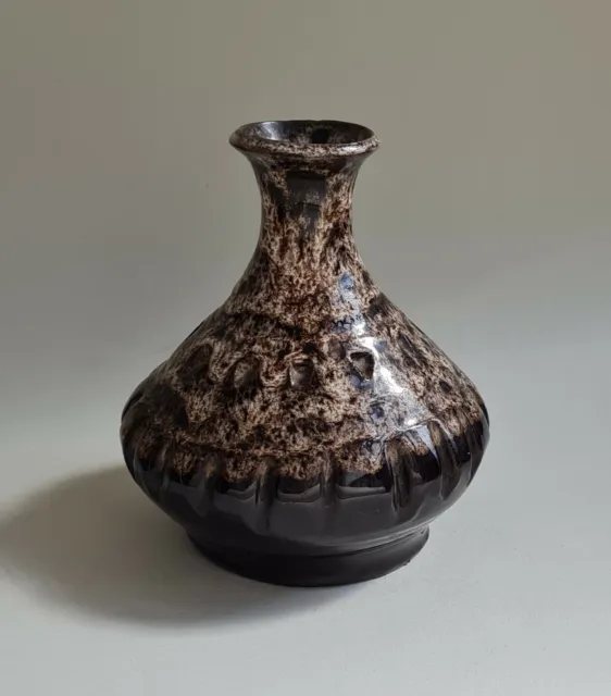 STUDIO POTTERY HEAVY RIBBED BROWN EARTHENWARE VASE Height 17 cm