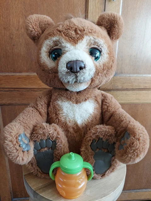 FurReal Jouet en peluche interactif Cubby The Curious Bear à partir de 4 ans