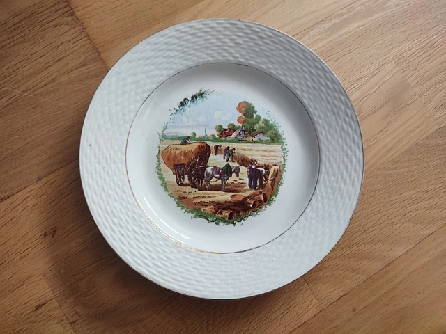 2 assiettes Saint Amand décor château