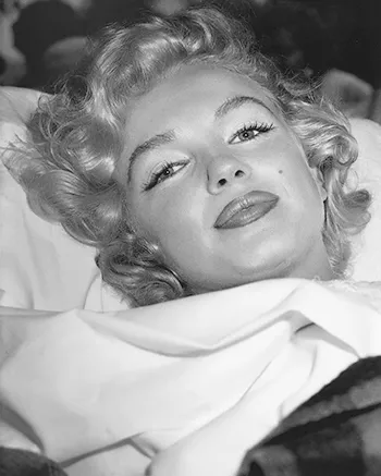 MARILYN MONROE  BEAUTY IN BED   (1) RARE 4x6 GalleryQuality PHOTO