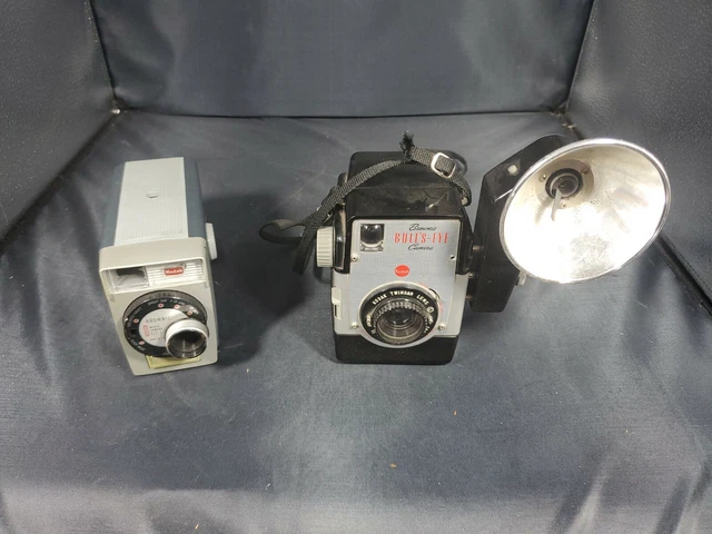 Cámara Kodak Brownie Bullseye y flash desmontable