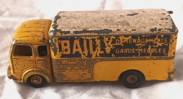 Dinky Toys camion Simca cargo 33 AN déménagements Bailly