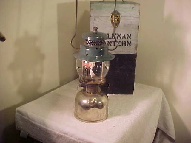 Vintage Coleman Lantern Model 242B Green Gas Light Single Mantle Camp Lite Fuel