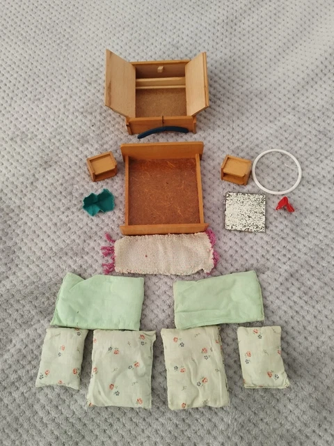 Schöne alte Puppenstuben-Möbel für die Schlafstube, aus DDR Zeiten