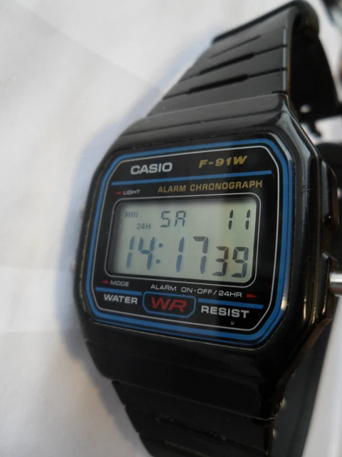 Montre CASIO WR Numérique - Chronographe, Alarme, Résistante à L'eau, LED, Neuf Avec étiquettes