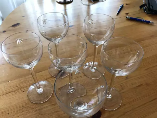 5 wunderschöne alte Weingläser mit Schliff, Hochstiel, Vintage, Glas