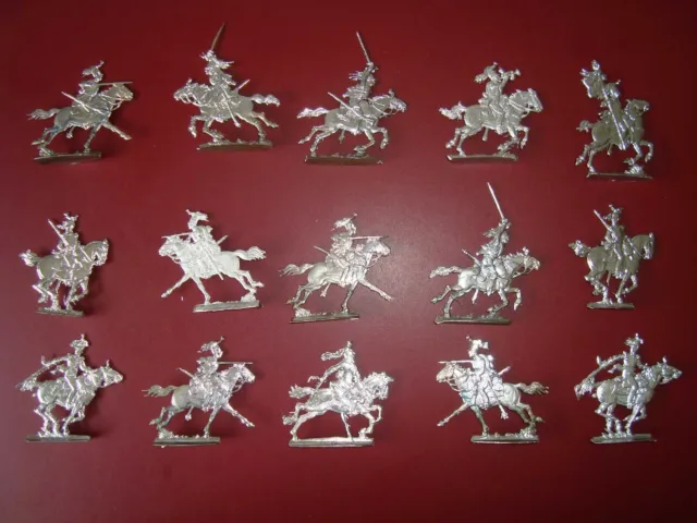 Zinnfiguren (2057)  -  franz. Dragoner im Angriff 1809-1814,  15 Figuren, 30 mm
