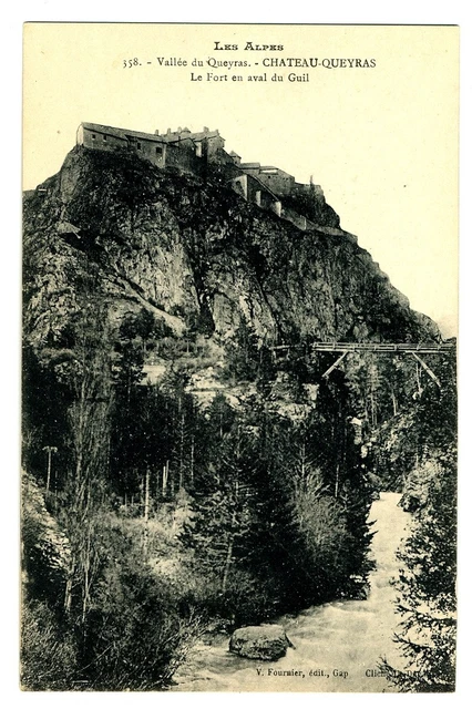 CPA 05 Hautes-Alpes  Château-Queyras Le Fort en aval du Guil