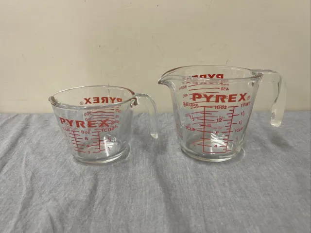 https://www.picclickimg.com/YzQAAOSw0Gdlb5Rg/2-PYREX-Clear-Glass-Red-Print-Open-Handle.webp