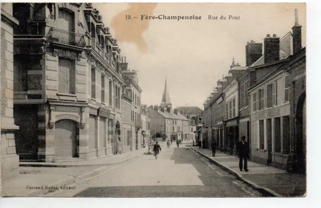 FERE CHAMPENOISE - Marne - CPA 51 - rue du pont Tailleur G.André