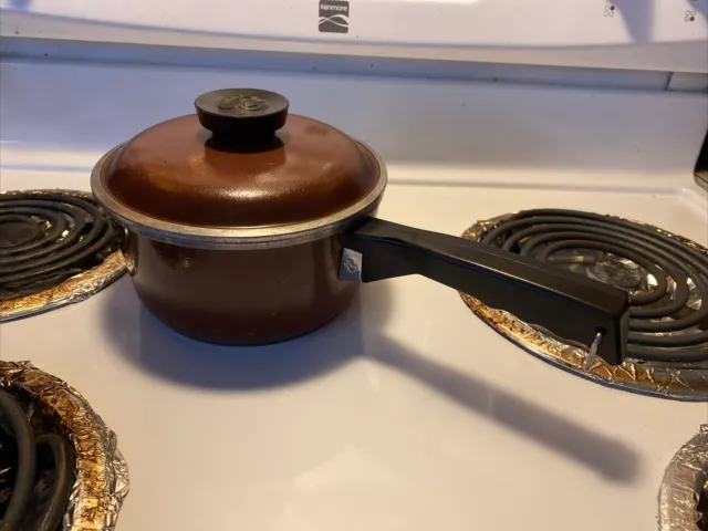 https://www.picclickimg.com/YzcAAOSwM0NhbK0f/Vintage-Club-Aluminum-Cookware-Brown-1-Quart-Saucepan.webp