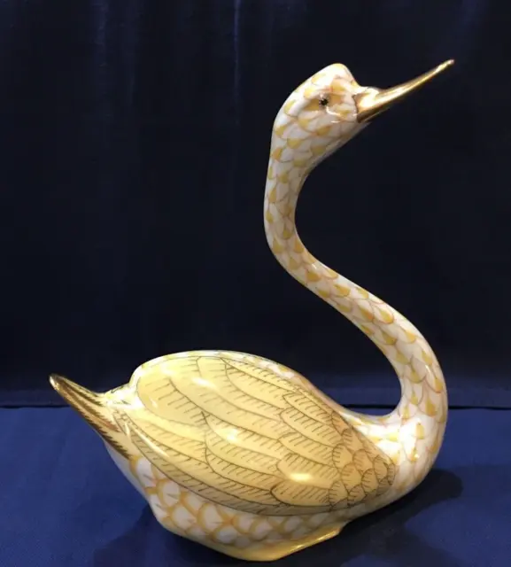 Herend Figurine - Swan 5193 - Butterscotch / Yellow Fishnet