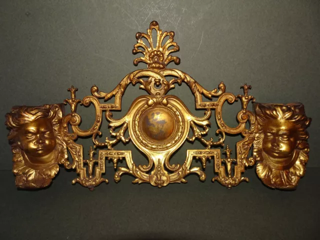 Fronton ancien en bronze doré,a décor d'angelots.XIX°.Style Renaissance.