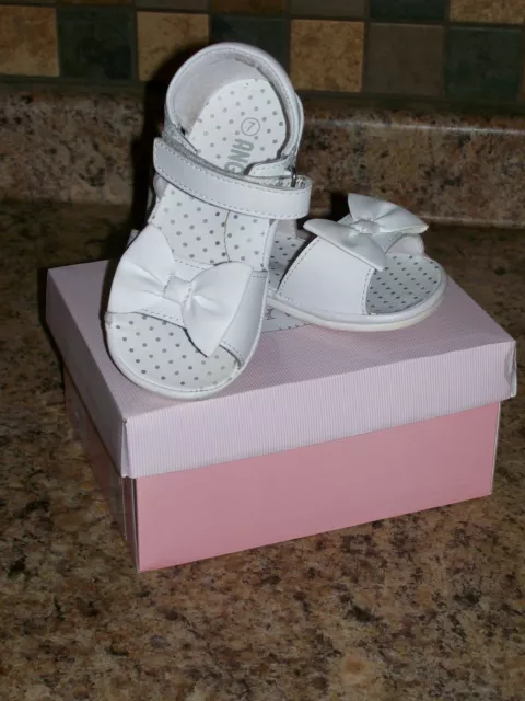 Angel Baby by L'Amour Shoe Sandal Girls Bessie Bow Leather Open Toe White Size 7