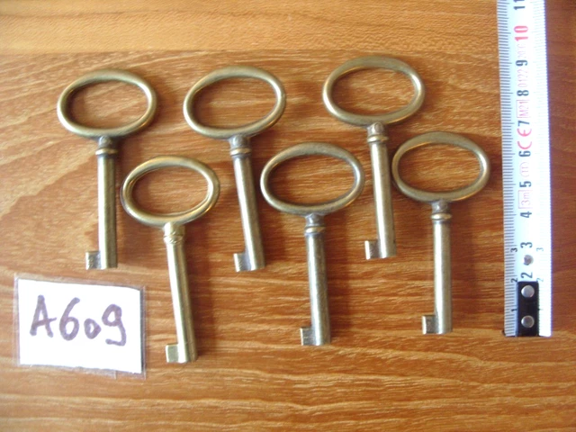 LOT DE 4 Anciennes Clef Meuble Porte Tiroir Vintage Clé EUR 19,90
