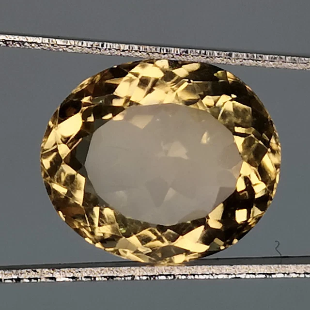 Quartz Jaune naturel du Brésil - VVS - Ovale 5.93 Carats