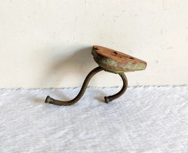 Vintage Ornate Brass Wall Hook Hanger Wooden Base Decorative Collectibles M326 8