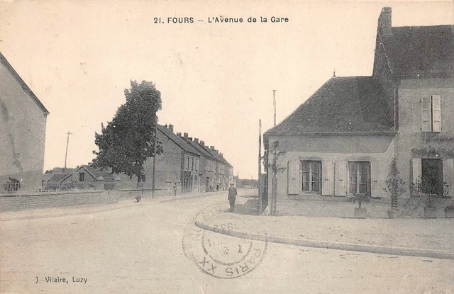 CPA FOURS - L'Avenue de la gare  (128284)
