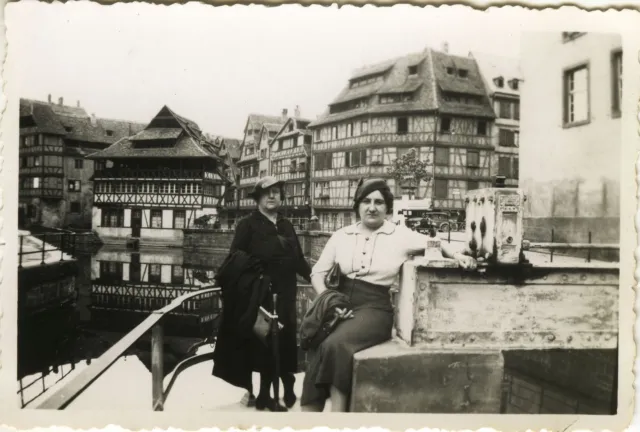 Antique Photo - Vintage Snapshot - Strasbourg Petite France Alsace Women Fashion