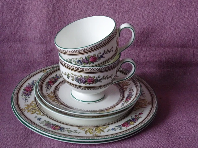 2 Gedecke Wedgwood Columbia Service  Kaffeetassen  guter Zustand