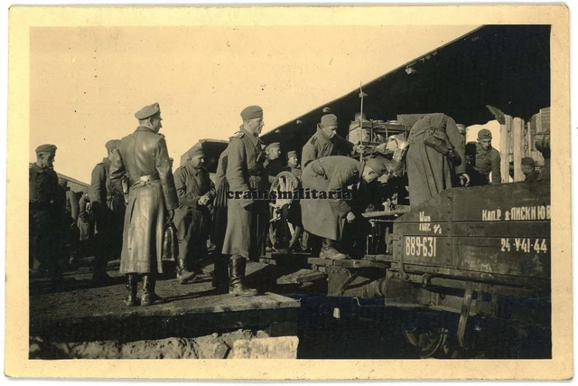 Orig. Foto Soldaten Eisenbahn Verladung Feldküche am Bahnhof WJASMA Russland Zug