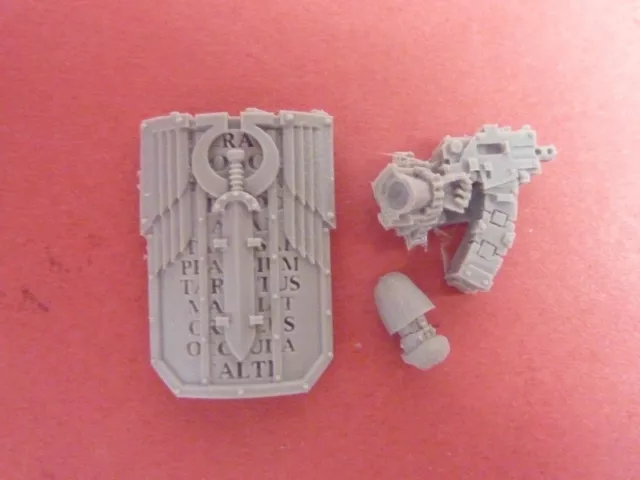 FORGEWORLD Heresy Ultramarines INVICTARUS SUZERAIN BOARDING SHIELD & WEAPON (B)