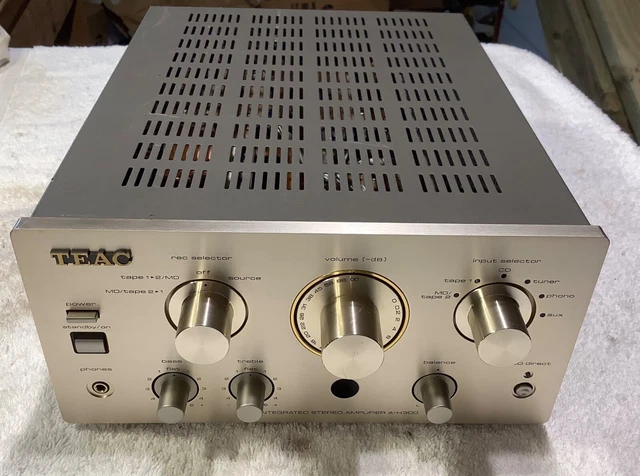 Lecteur CD Rotel RCD1570 avec sa télecommande en trés bon etat
