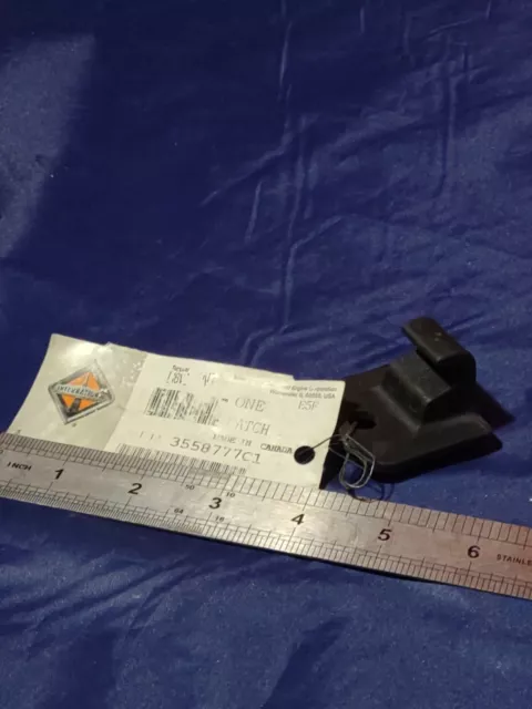 New Genuine Oem International 47/4900, 7100, 81/82/83/8600 Hood Catch 3558777C1