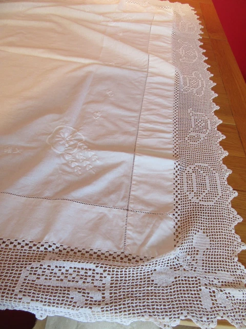 Beautiful Vintage Wedding / Tea Handmade Crochet Lace White Linen Tablecloth
