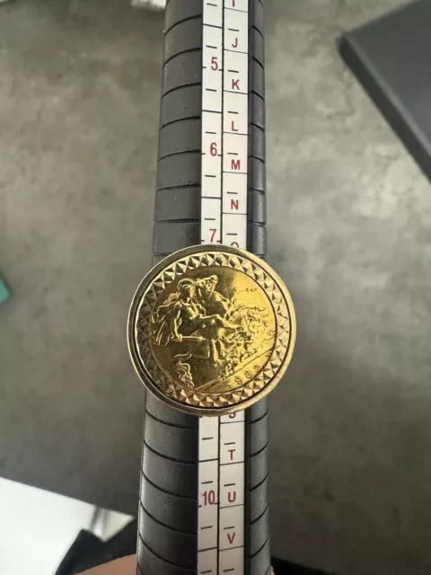 9ct Yellow Gold  1982 half Sovereign Coin Ring 7.56g