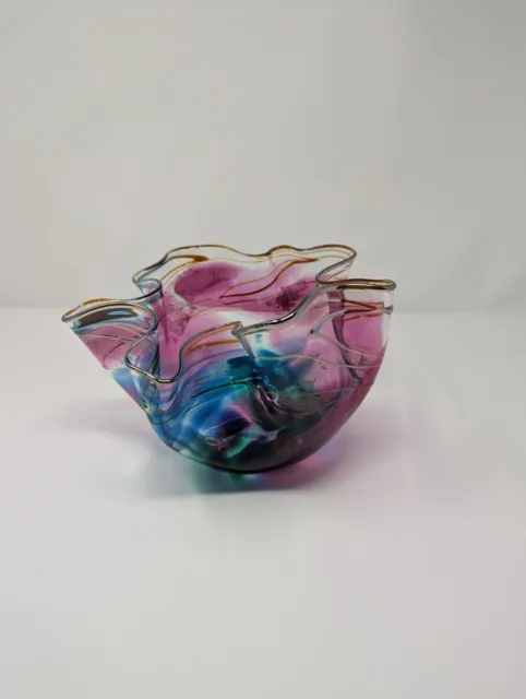 1999 Signed Scott and Laura Curry Art Glass Ribbon Handkerchief Gold Leaf Bowl