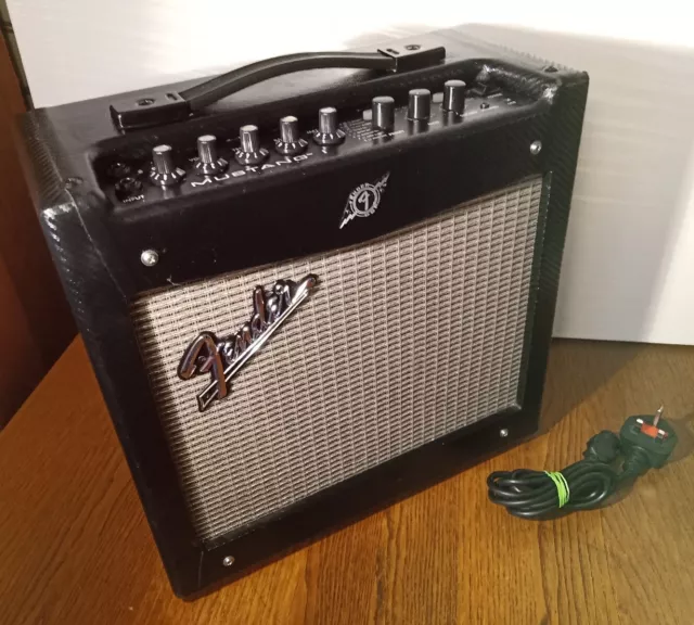 FENDER Mustang 1  DSP Electric Guitar Amp Amplifier + Effects PR824 SERVICED*
