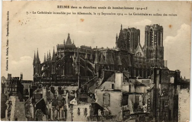 CPA AK Militaire - Reims - La Cathedrale incendiée par les Allemands (698151)