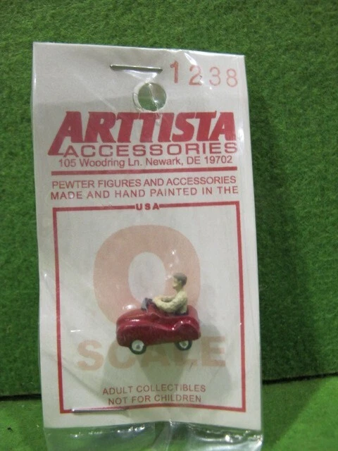 Arttista #1238 - Man in car   - O Scale Figures - Model Trains - NEW