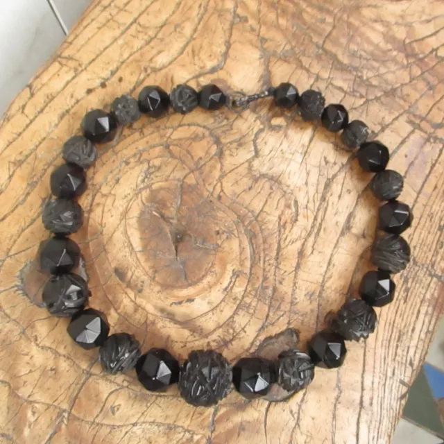 Beautiful String Of Victorian Carved & Faceted Whitby Jet Beads