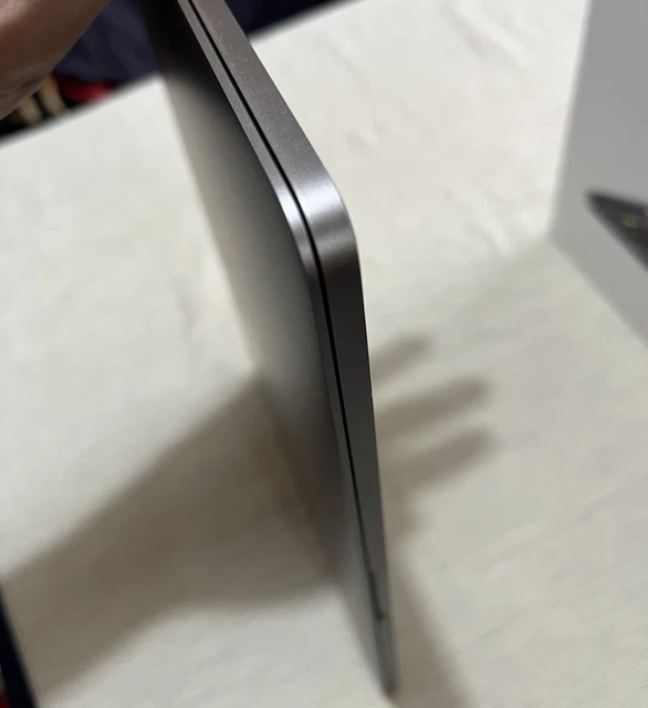 Apple MacBook Pro 13,3" (256GB SSD, Intel Core i5, 1.4 GHz, 16GB) 3