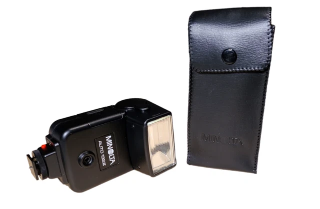 Konica Minolta Auto 132X Shoe Mount Flash Photoflash unit 946D w/case