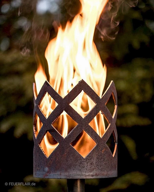 Biergarten Fackel Set – Handgefertigte Eisen-Fackel Mit Bierkrug-Motiv, Inklusive 150 Cm Metallstiel Und 2 Wachs-Lichtrollen – Stimmungsvolle Flamme Für Garten, Balkon & Party