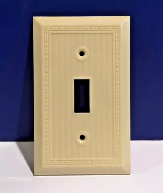 IVORY Sierra Vintage 1-Gang TOGGLE Light Switch WALL PLATE Ribs LEVITON NEW A-P