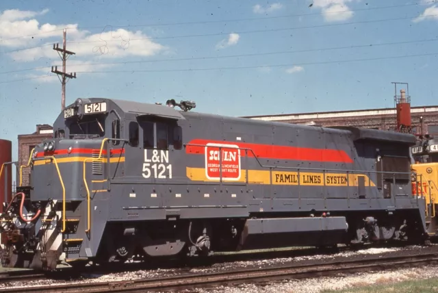 Duplicate  Train Slide Louisville Nashville B23-7 #5121 06/1978 Dolton IL