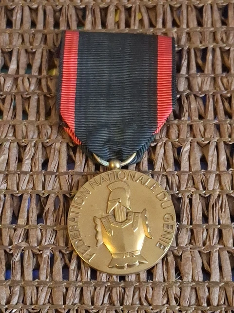 MEDAILLE ANCIENNE EN Bronze Batiment Et Travaux Public Signee Ray
